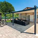 Villa Suzy In Near The Sea *