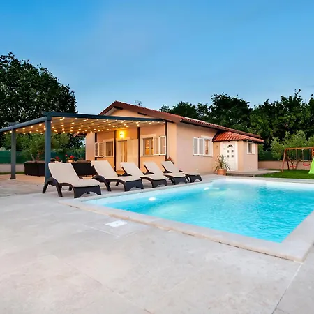 Villa Suzy In Near The Sea