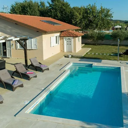 Villa Suzy In Near The Sea
